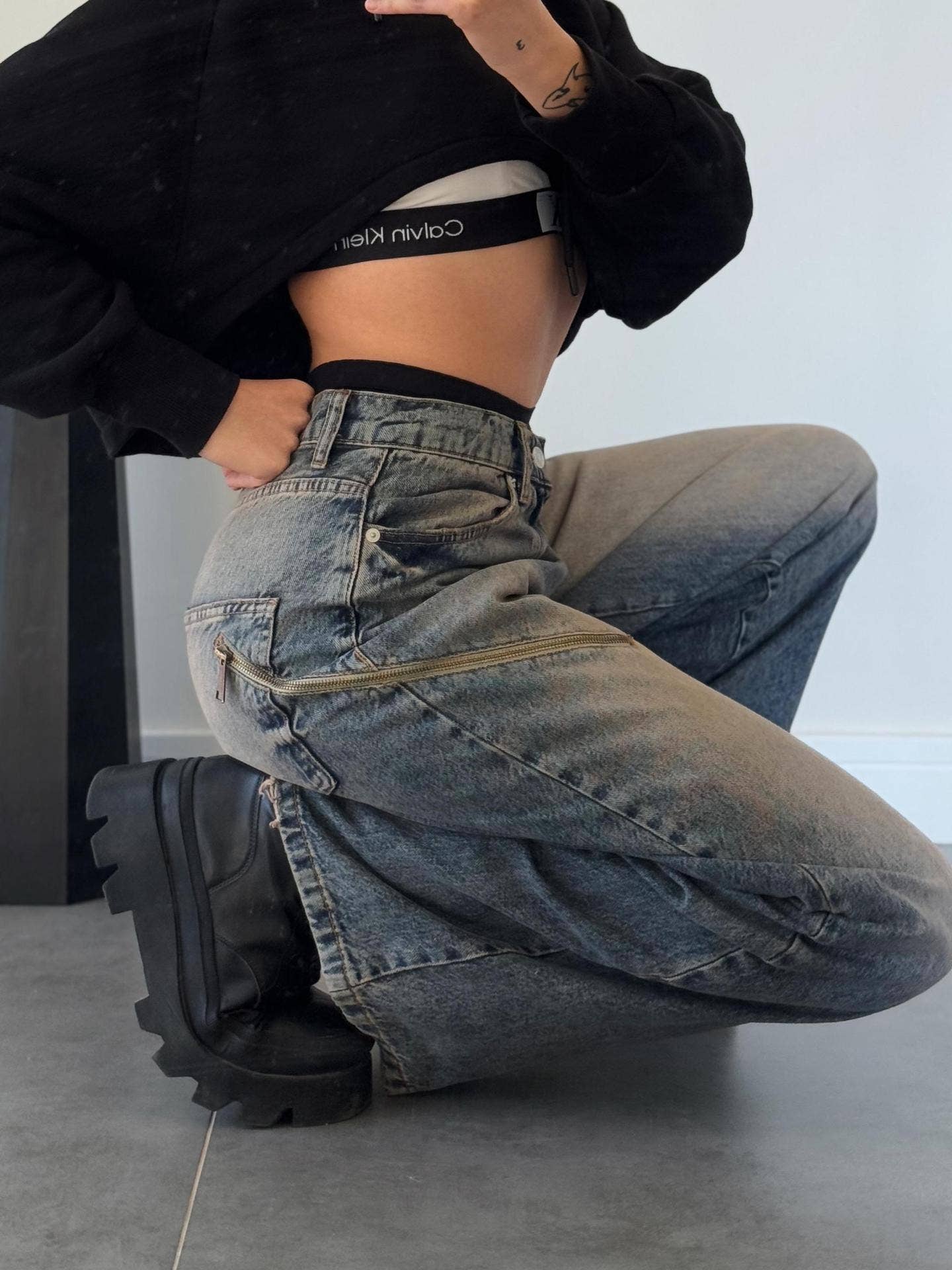 Marayn – wholesale Jeans – Women’s – Retro Street Style Gradient Distressed Denim Jeans10