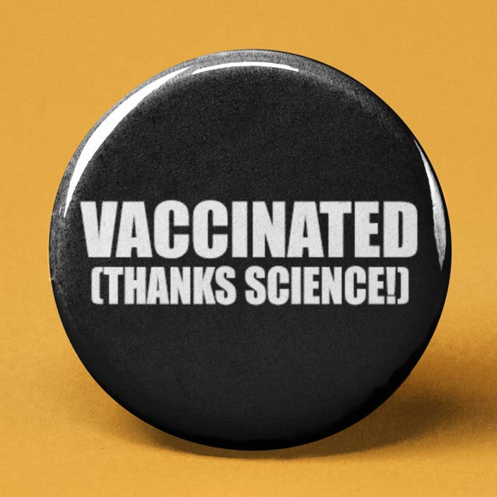 Vacunado (gracias ciencia!) Botón Pinback para venta al por mayor de The Pin Pal Club
