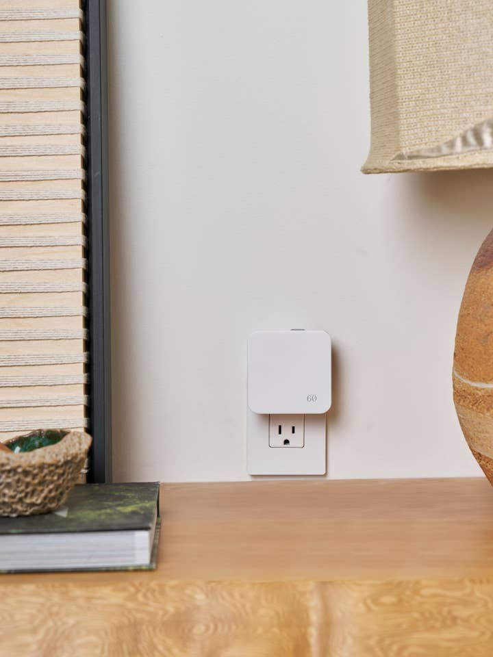 Diffuseur mural à brancher | Parfums d'intérieur par Hilary Duff pour la vente par Below 60