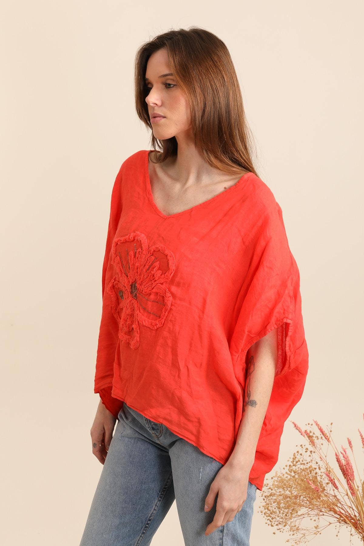 LÉA & LUC – Túnica - Mulher por atacado – Blusa com flor em linho 100% REF. 1120920