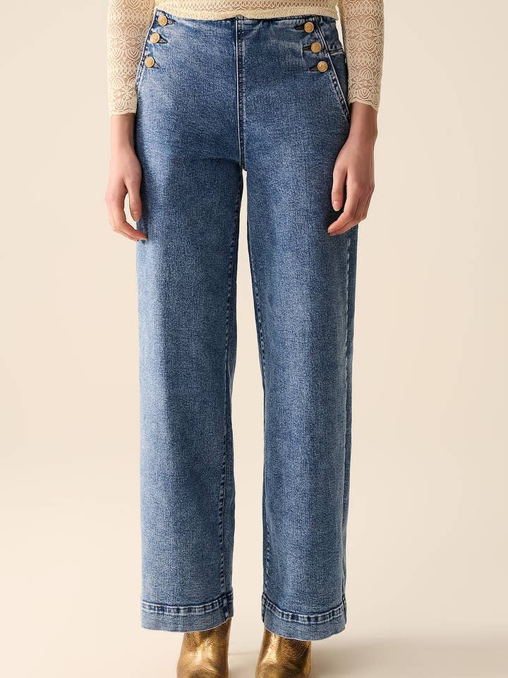 Jeans a Gamba Dritta Marine con Bottoni Dorati in Lavaggio Medio per la vendita all'ingrosso da parte di Q2 All Orders Have To Pay Duties for The US & UK