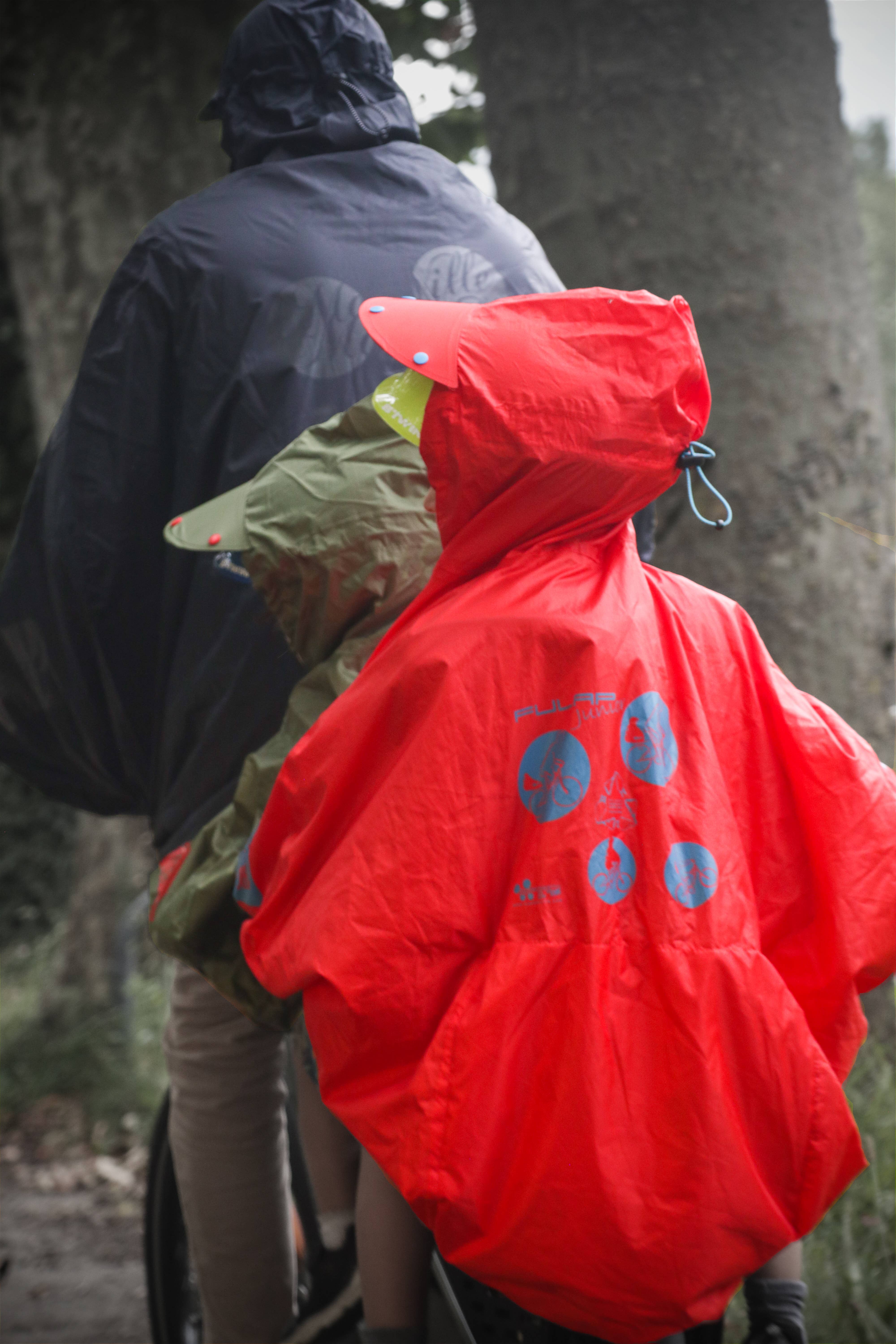 Petrolblau/retroreflektierendes Rot FULAP JR Mehrzweck-Fahrradponcho für Kinder, 1—12 Jahre, Blau für den Großhandel auf Faire10