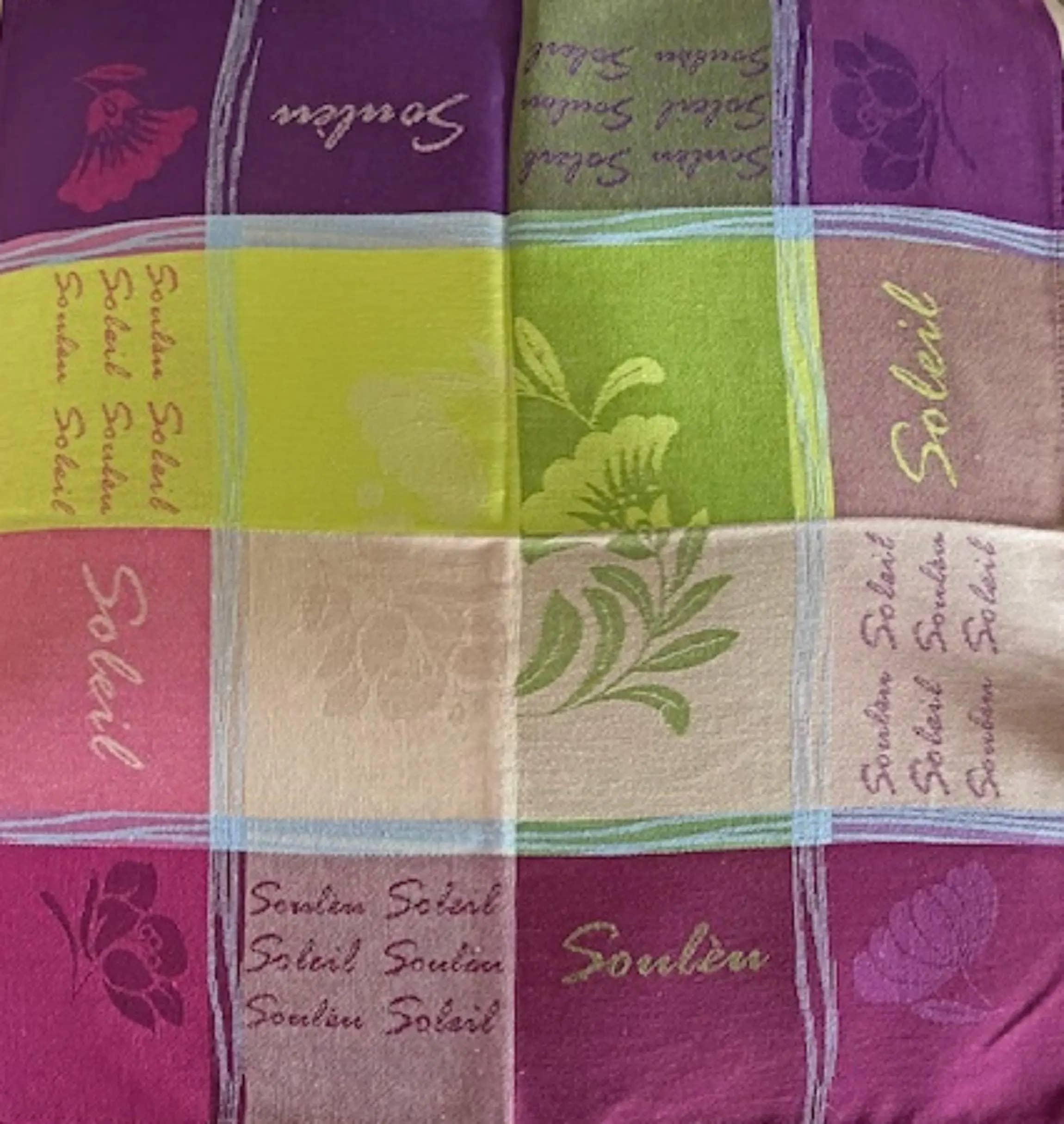 La Maisonnette – wholesale Dinner & cloth napkin – French Jacquard Napkin Soleou Purple Green set of 12 napkins1