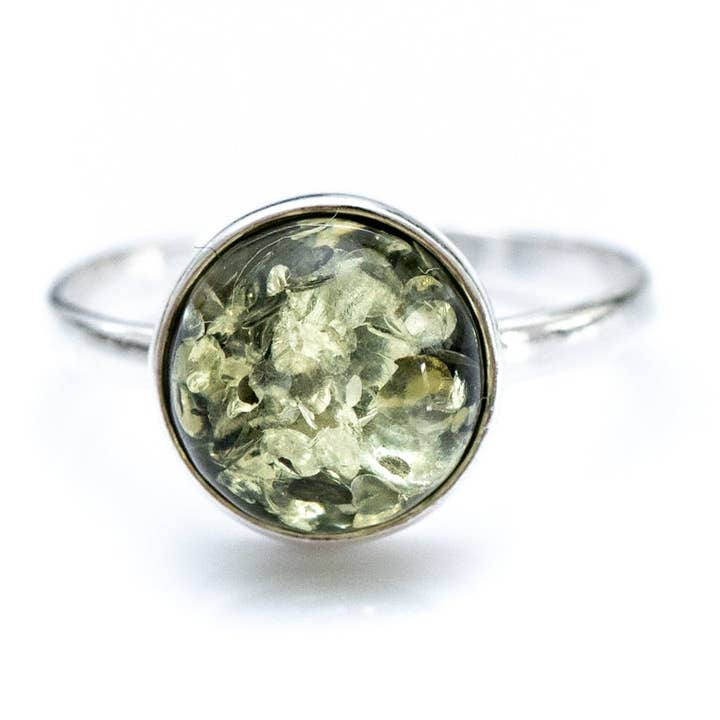 ESSENTIALS groene amber solitaire ring voor wholesale door Baltic Beauty