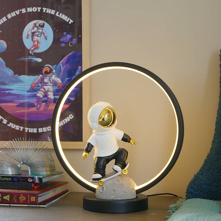 Steepletone UK Ltd – Großhandel Akzent-/Schreibtischleuchte – ASTRO LIGHTS - Astronaut Nachttischleuchten