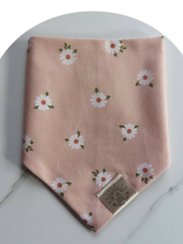 Flores blancas para venta al por mayor de The Sunny Dog Co