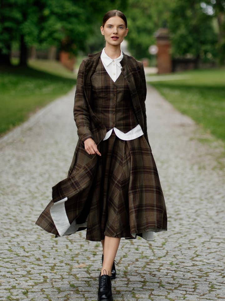 Jane – Fitted Linen V-Neck Vest for wholesale by Son de Flor