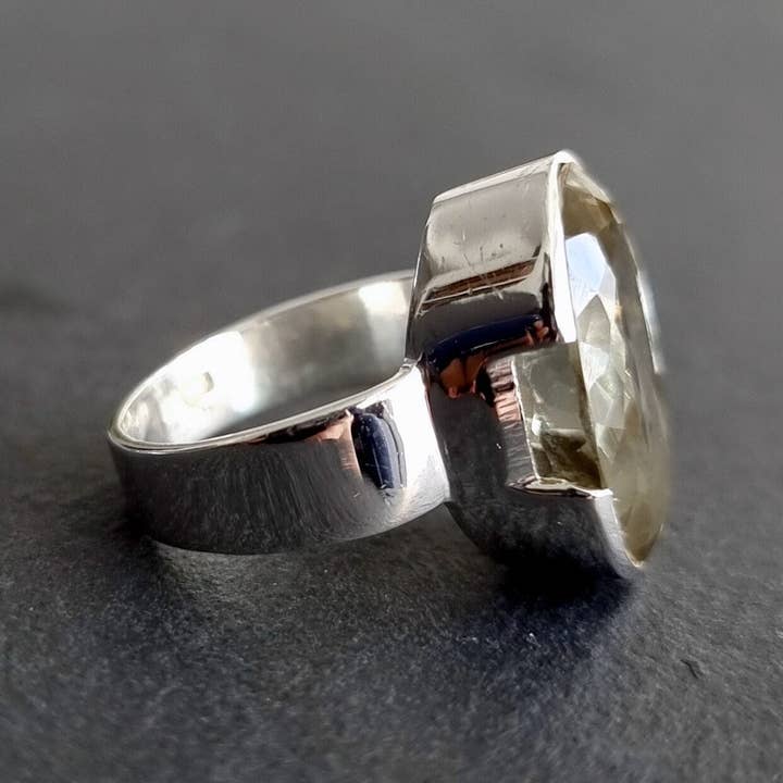 Mistry Gems – Großhandel Cocktail-/Statement-Ring – Designer Großer Ovaler Grüner Amethyst-Ring |925 Sterlingsilber, R1106