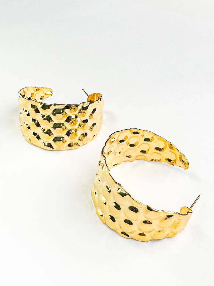 BOUCLES D'OREILLES EN FORME DE DEMI-CRÉOLES TYFFANI pour la vente par Bariano