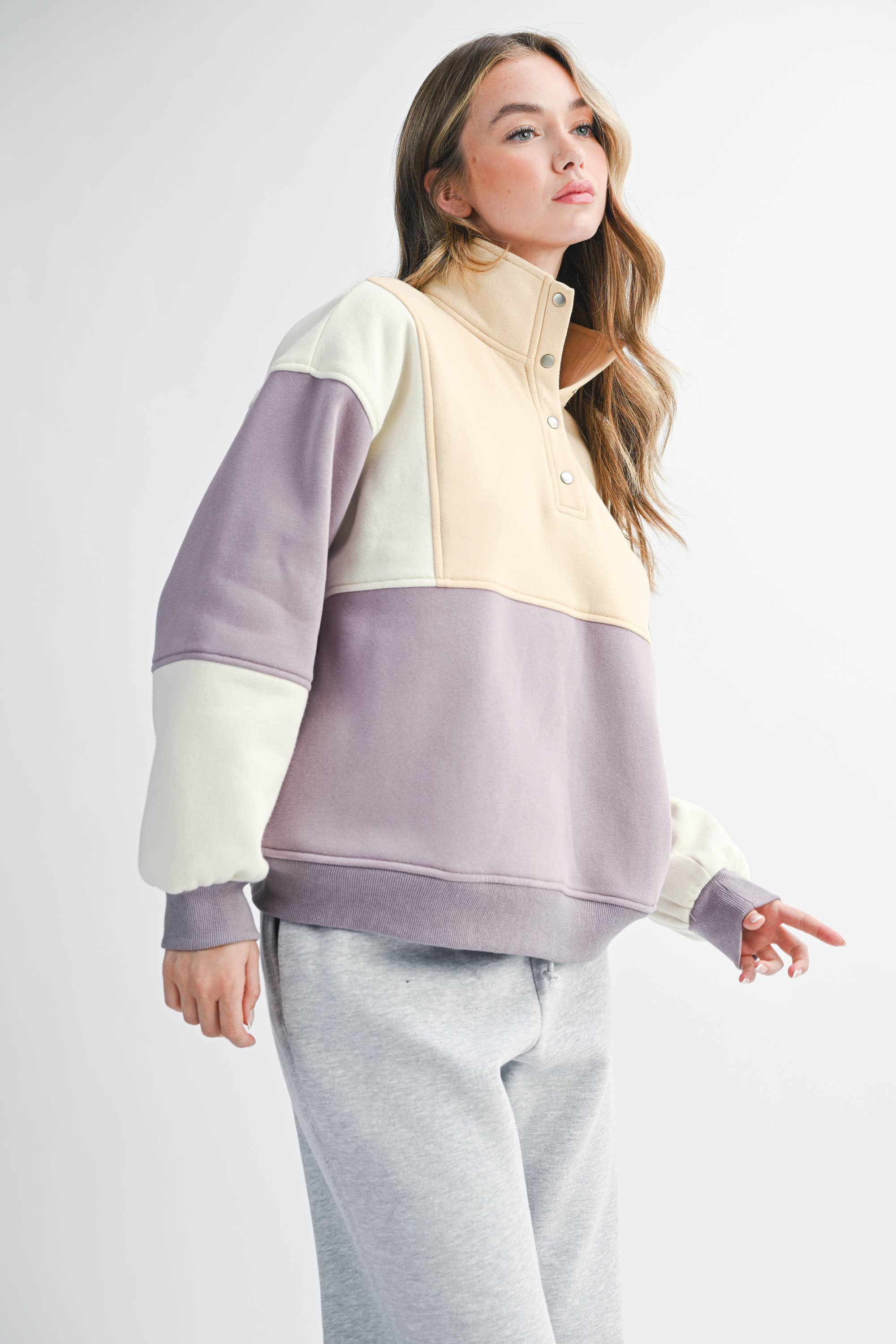 AEMI + CO – wholesale Sweatshirt - Dam – 992EK Glo colorblock-tröja med tryckknappar39