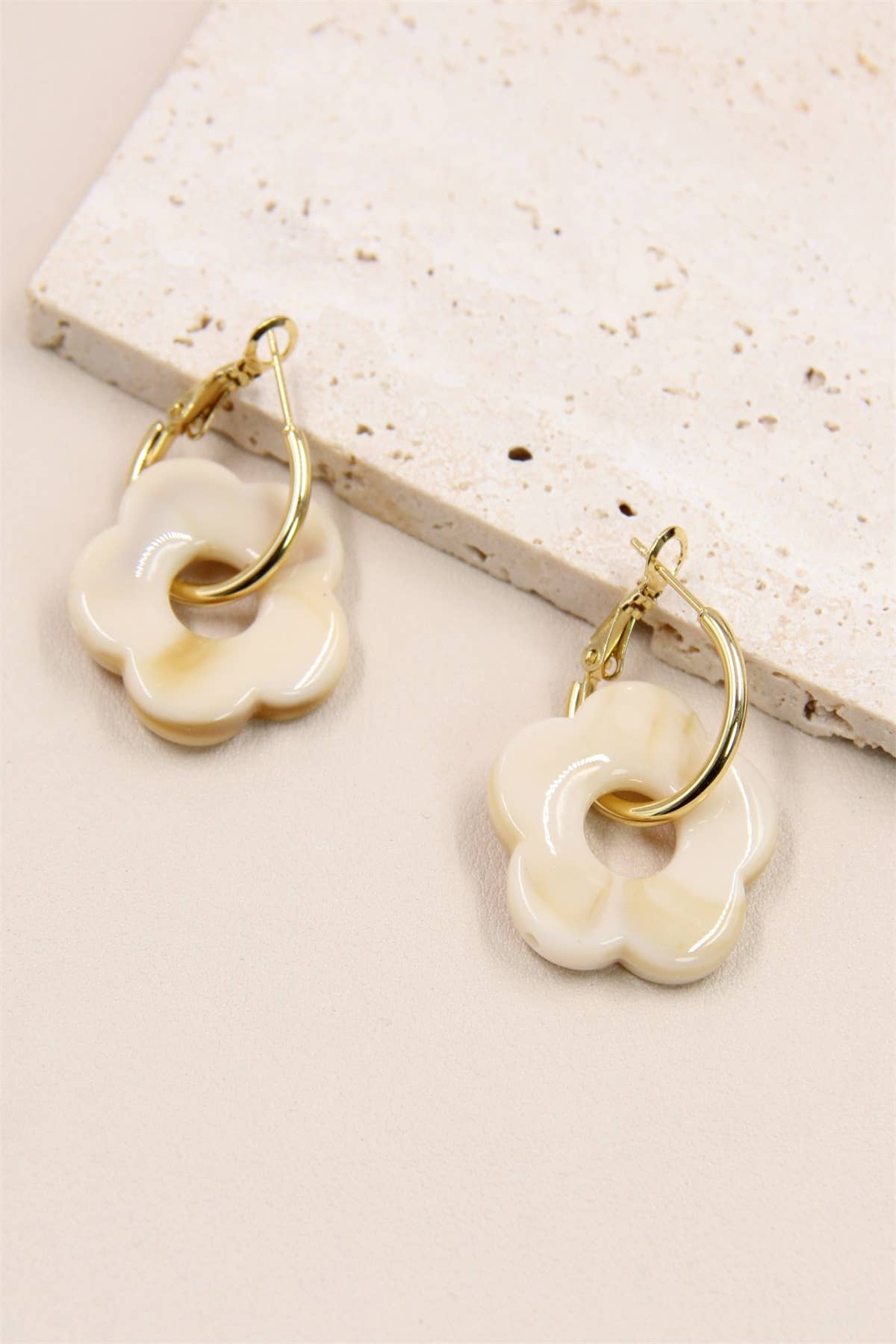 BELLISSIMA BIJOUX – wholesale Dangle earrings – Flower Earrings in Resin and Stainless Steel2