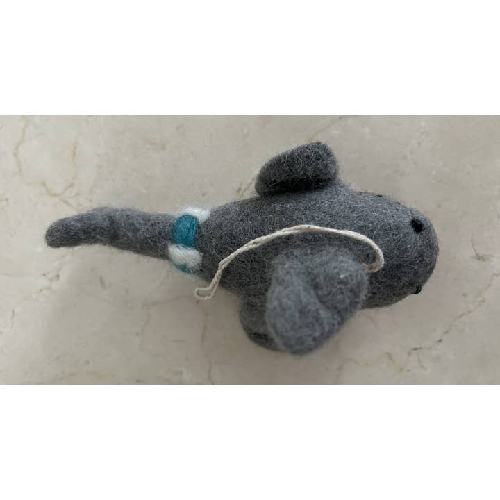 cerruti home – Ornamento por atacado – Ornamento artesanal de feltro “Shark in Buoy”1