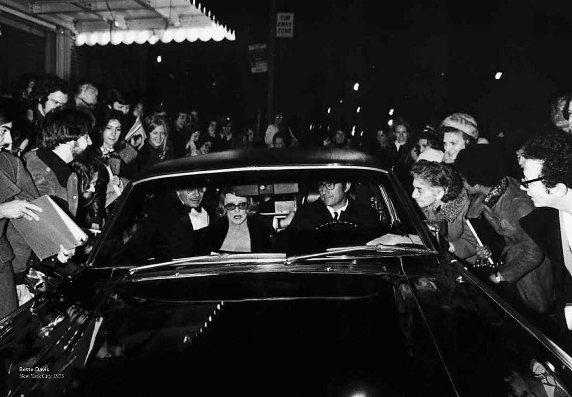 Simon & Schuster - Wholesale Arts & Entertainment - WOMEN by Oscar  Abolafia3