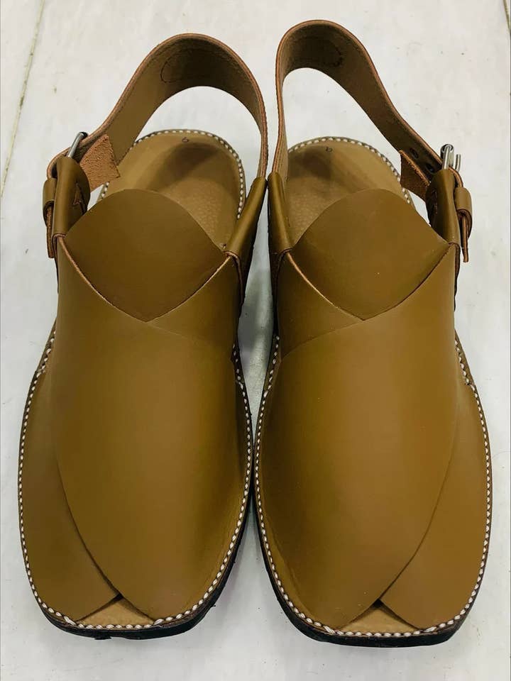 Handgefertigte Herren-Sandalen aus Leder für den Großhandel von vintarust