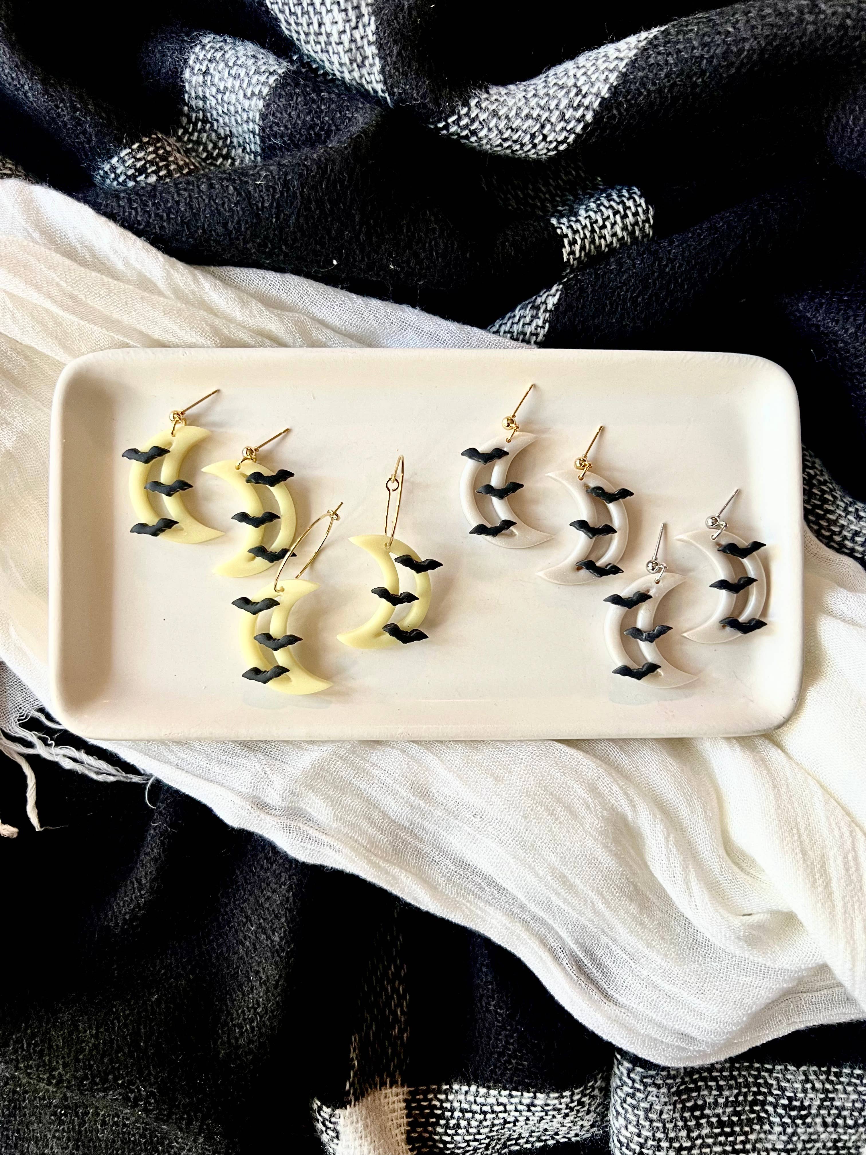 SeizeTheClayJewelry - Wholesale Hangende/ronde oorbellen - Vleermuis Maan Oorbellen, Maan Klei Oorbellen, Vleermuis Klei Oorbellen0