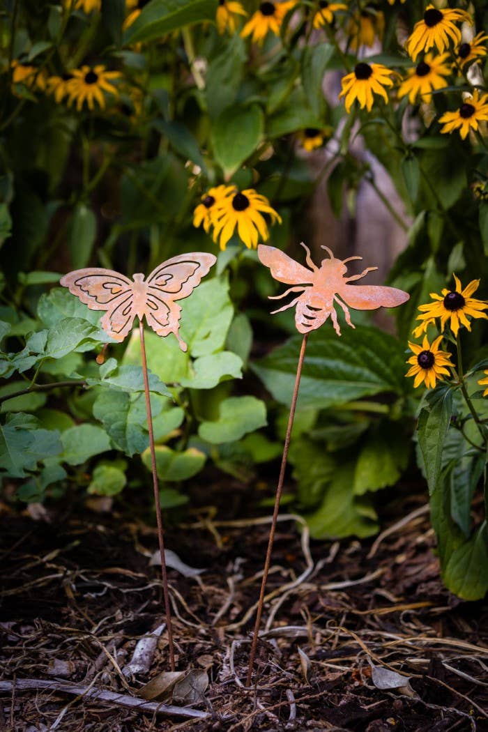 Elegant Garden Design – wholesale Gräspiggar – Bee Pick - detaljerad silhuett av honungsbi för trädgårdsdekoration9