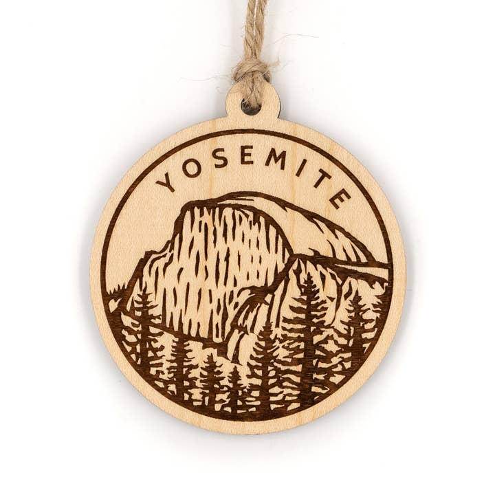 Yosemite Demi dôme Cercle Décoration en bois pour la vente par Steamer Lane Design