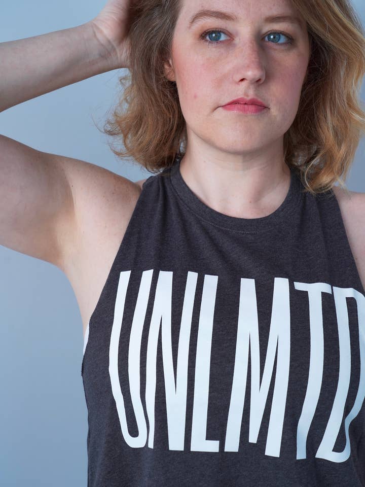 Débardeur court Unlmtd Signature pour la vente par UNLMTD