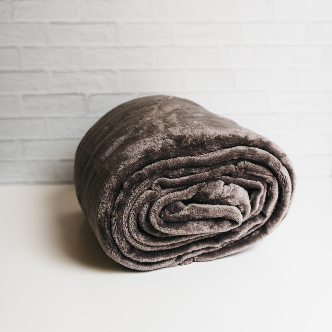 Giften Market - Wholesale Throw Blanket - Cozy Fleece Throw Blanket - Gifts for the Home - Host Gifts11