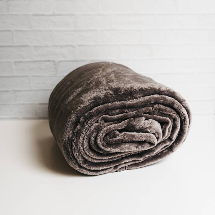 Giften Market - Wholesale Throw Blanket - Cozy Fleece Throw Blanket - Gifts for the Home - Host Gifts11