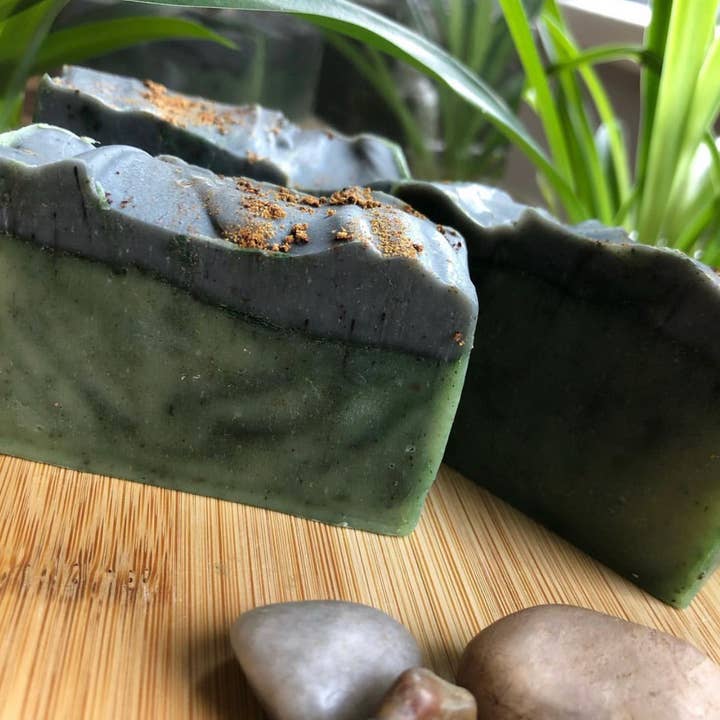 Stone & Moss Chypre Sabonete Artesanal Nutritivo Cânhamo e Manga por atacado de SKEI Botanicals