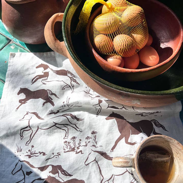 Elana Gabrielle - Wholesale Dinner & cloth napkin - Wild Horses Linen Napkins - Set of 23