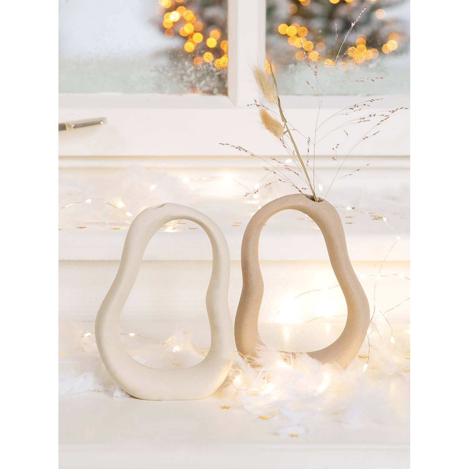 beige/hvid Organisk porcelænsvase, 2 assorterede, højde 17,5 cm for engroshandel på Faire1