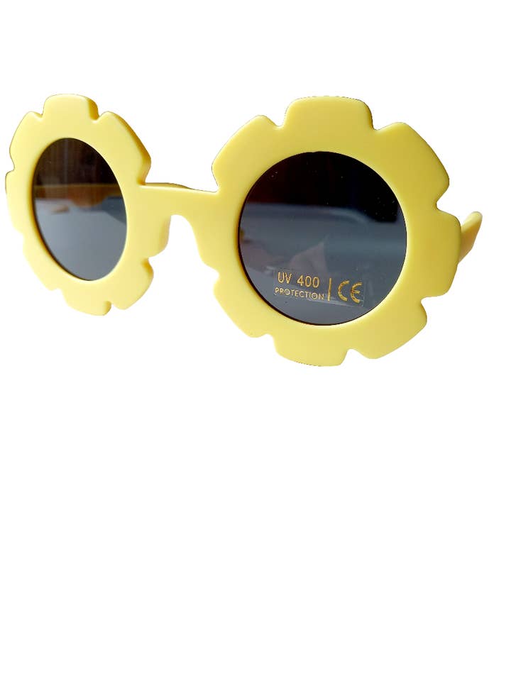 Kinderzonnebril Bloem pastel geel | zonnebril for wholesale by Happy by Lies