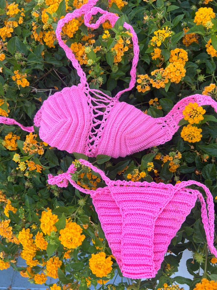 Bubblegum Pink Hæklet Kini for engroshandel hos Wear Daydream