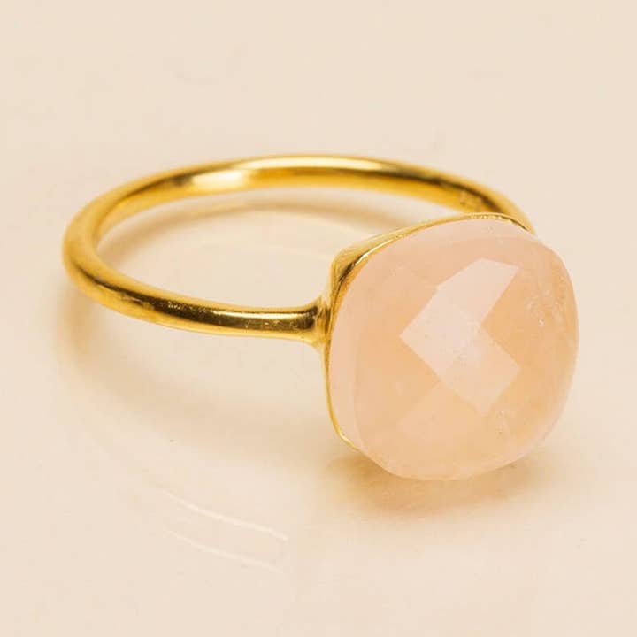 ANEL DE QUARTZO ROSA INDIA OURO por atacado de Une A Une