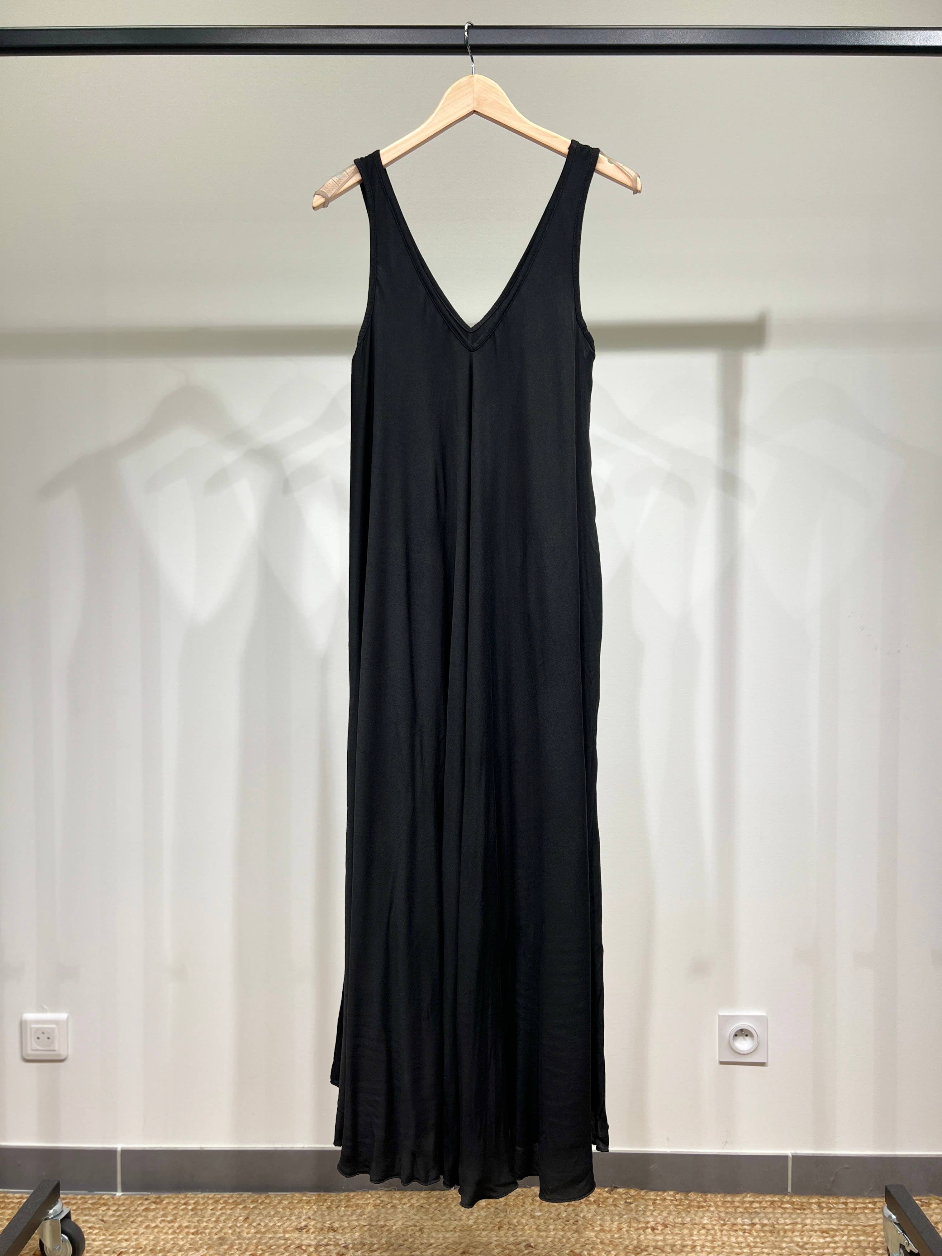 L'Emotion – Großhandel Kleid – Damen – Maxikleid mit V-Ausschnitt und breiten Trägern3