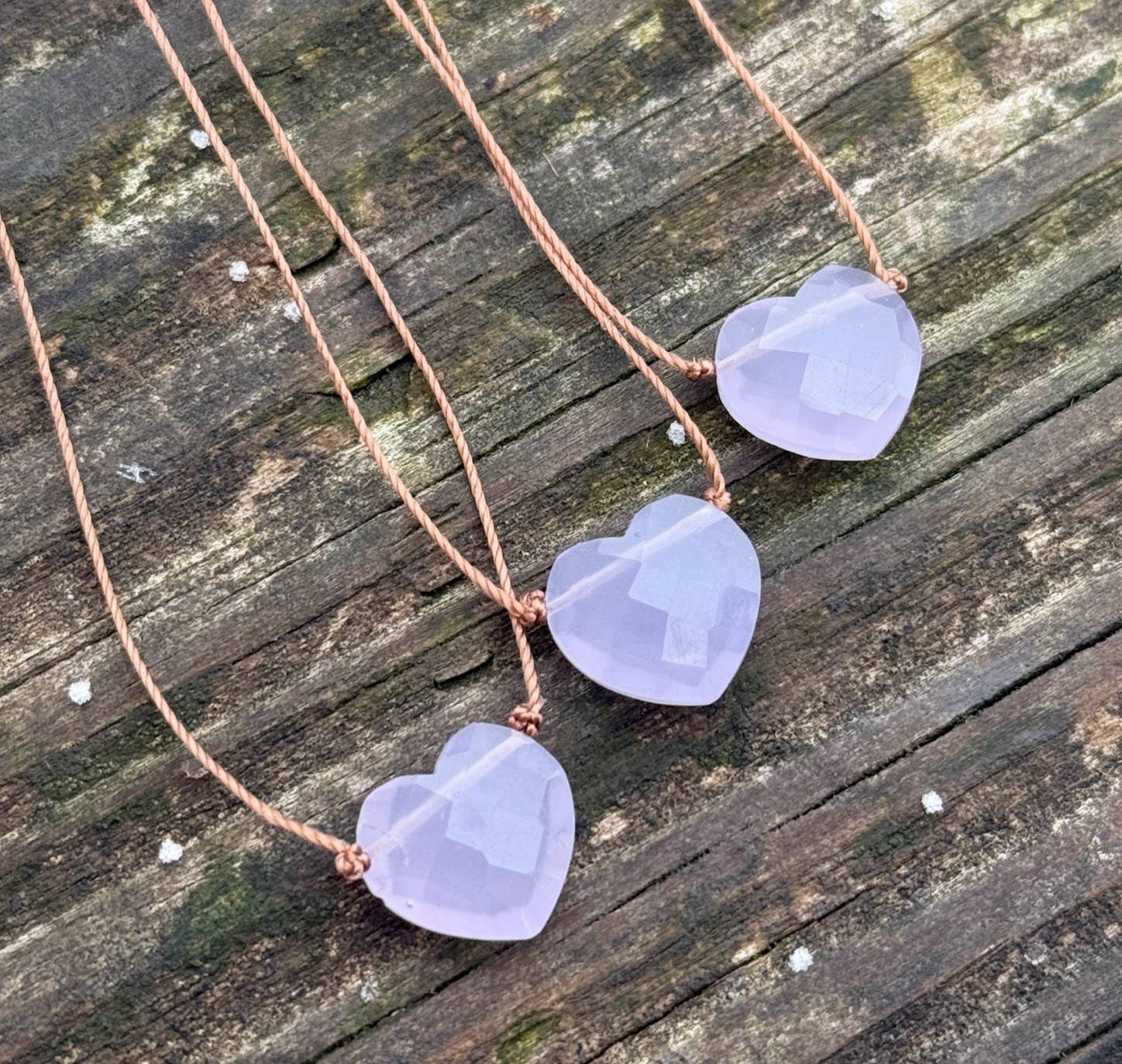 Merelani Designs – Colar pingente/pendente por atacado – Colar de Corda com Coração de Lavanda0