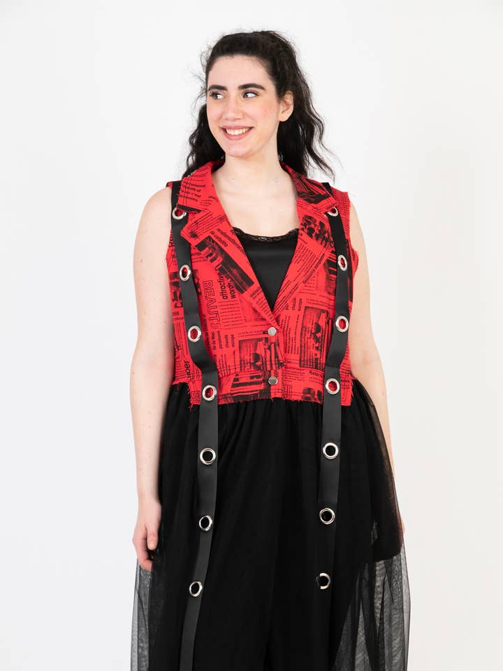 Gilet bi matière jean et tulle imprimé rouge (C6515) pour la vente par Pomme Rouge Paris