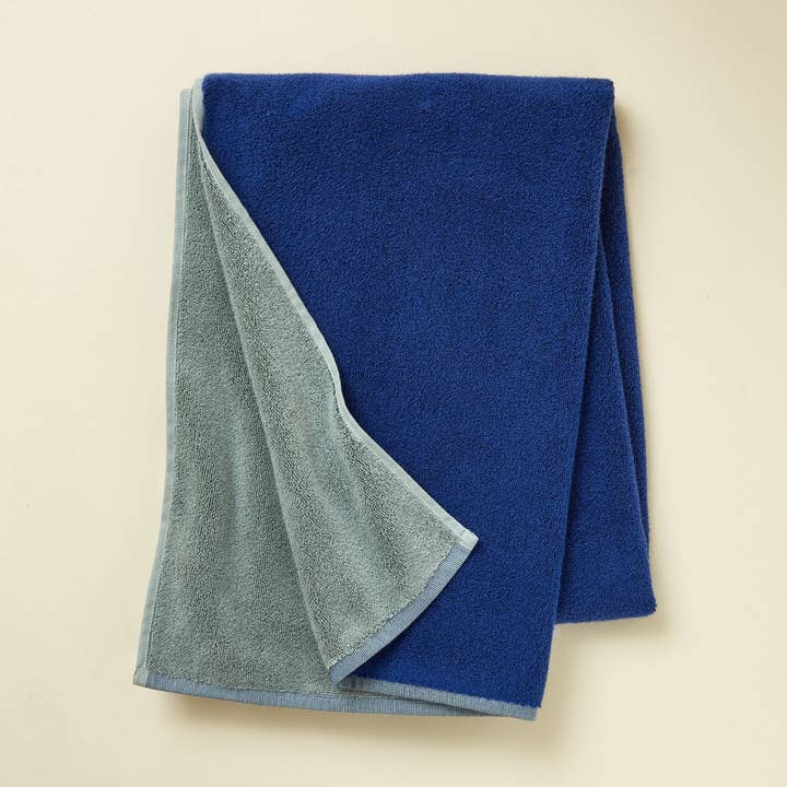 Showet towel Twist 70x140 Bleu/Vert sauge for wholesale by Sylvie Thiriez