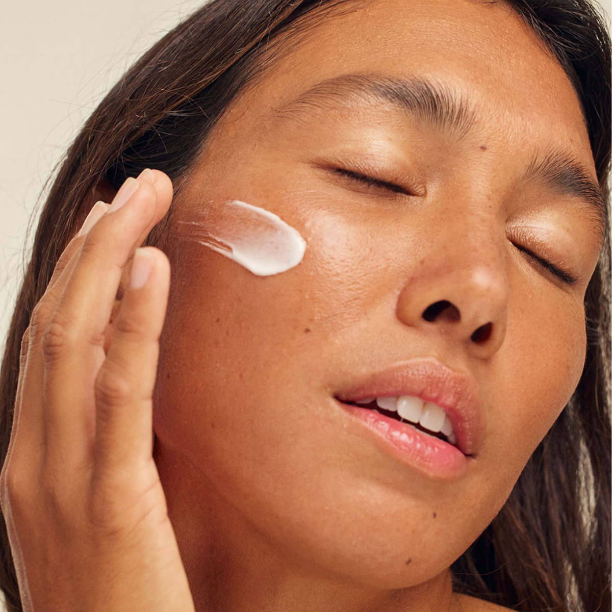 Utu - Wholesale Sunscreen - SPF30 Daily Moisturizing Face Sunscreen 0.6 fl oz/20ml4