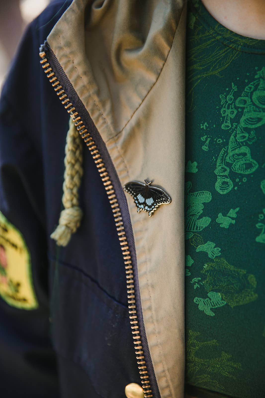 Solstice Handmade – wholesale Nål och knapp för kavajslag – Spicebush Swallowtail Pin Set3