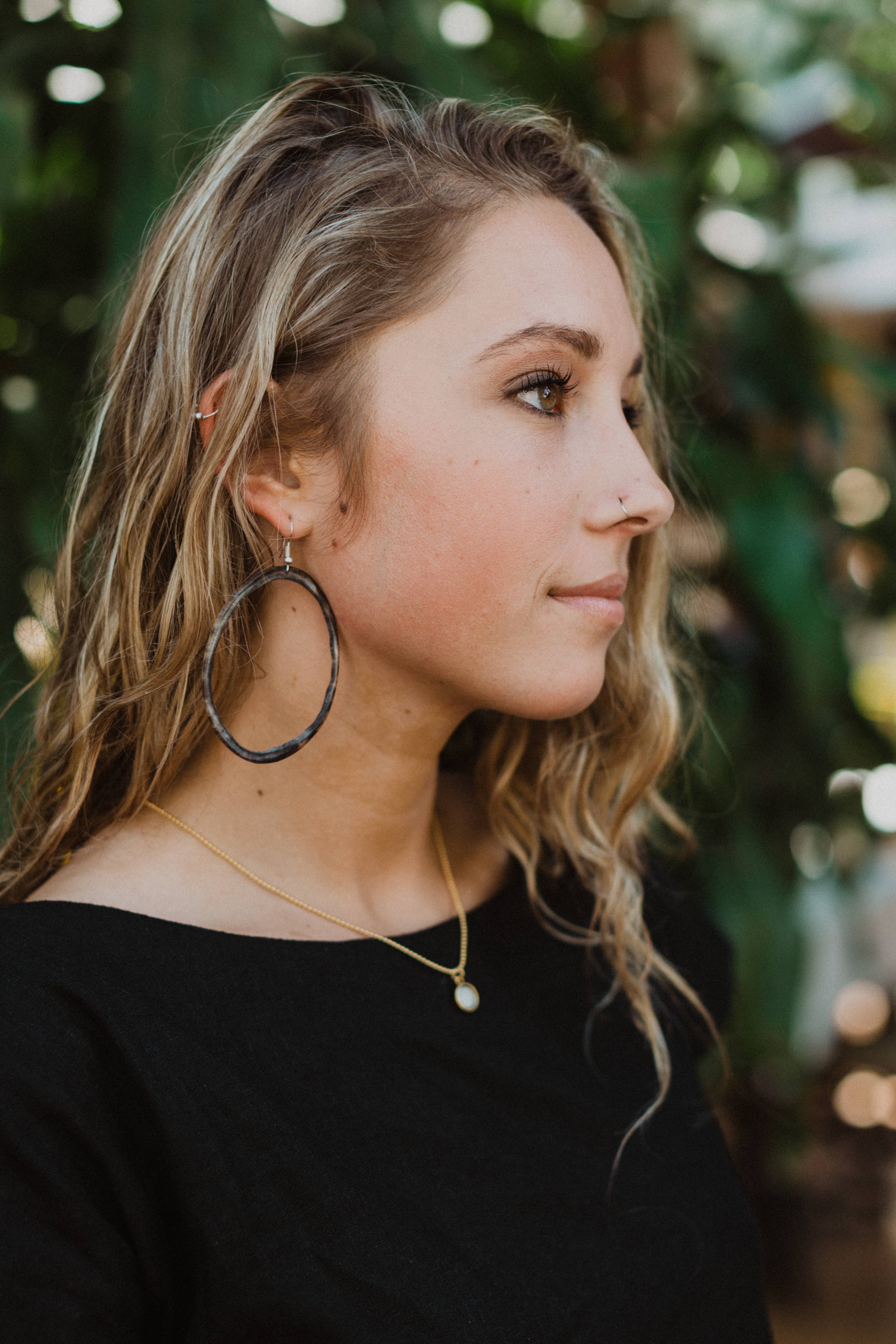 Cedar and Cypress Designs - Vente Boucles d'oreilles pendantes - Cornes Boucles - Clair et Foncé1