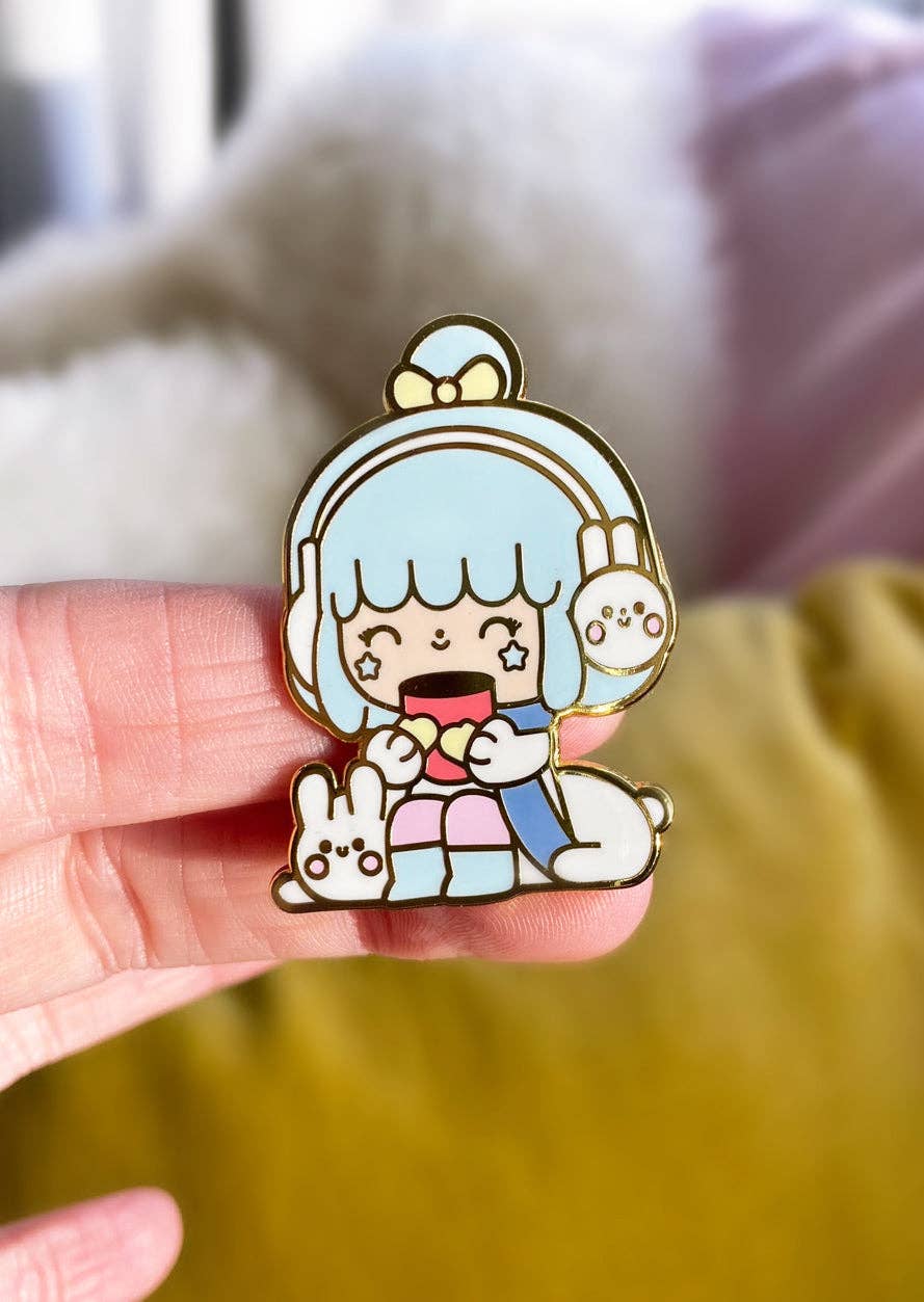 Momiji - Wholesale Lapel Pin/Button - Winter Wonderland Pin
