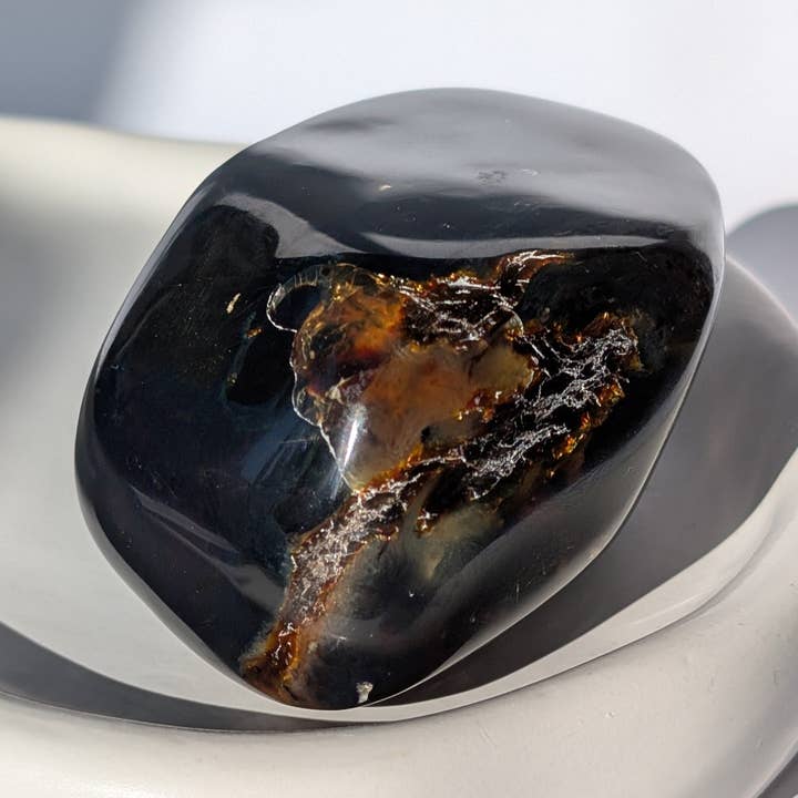 Bernstein Unikat "Fenster zur Vorzeit" | Uralter Schutz (162g) für den Großhandel von Temple of desire