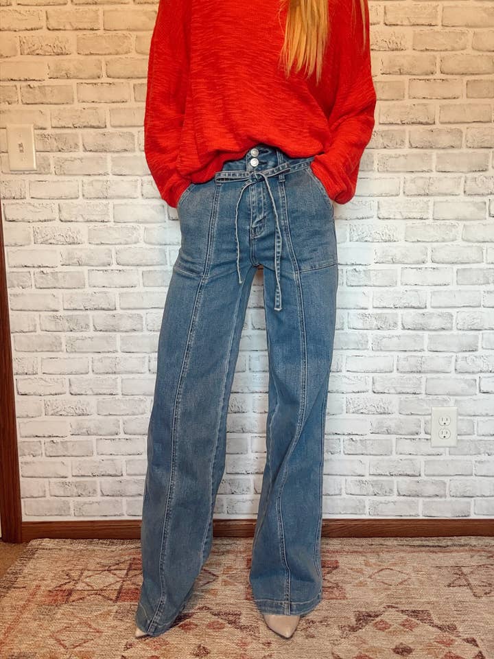 Vervet Super High Rise Wide Leg Denim avec couture de jambe + nœud papillon en denim pour la vente par Thread & Table