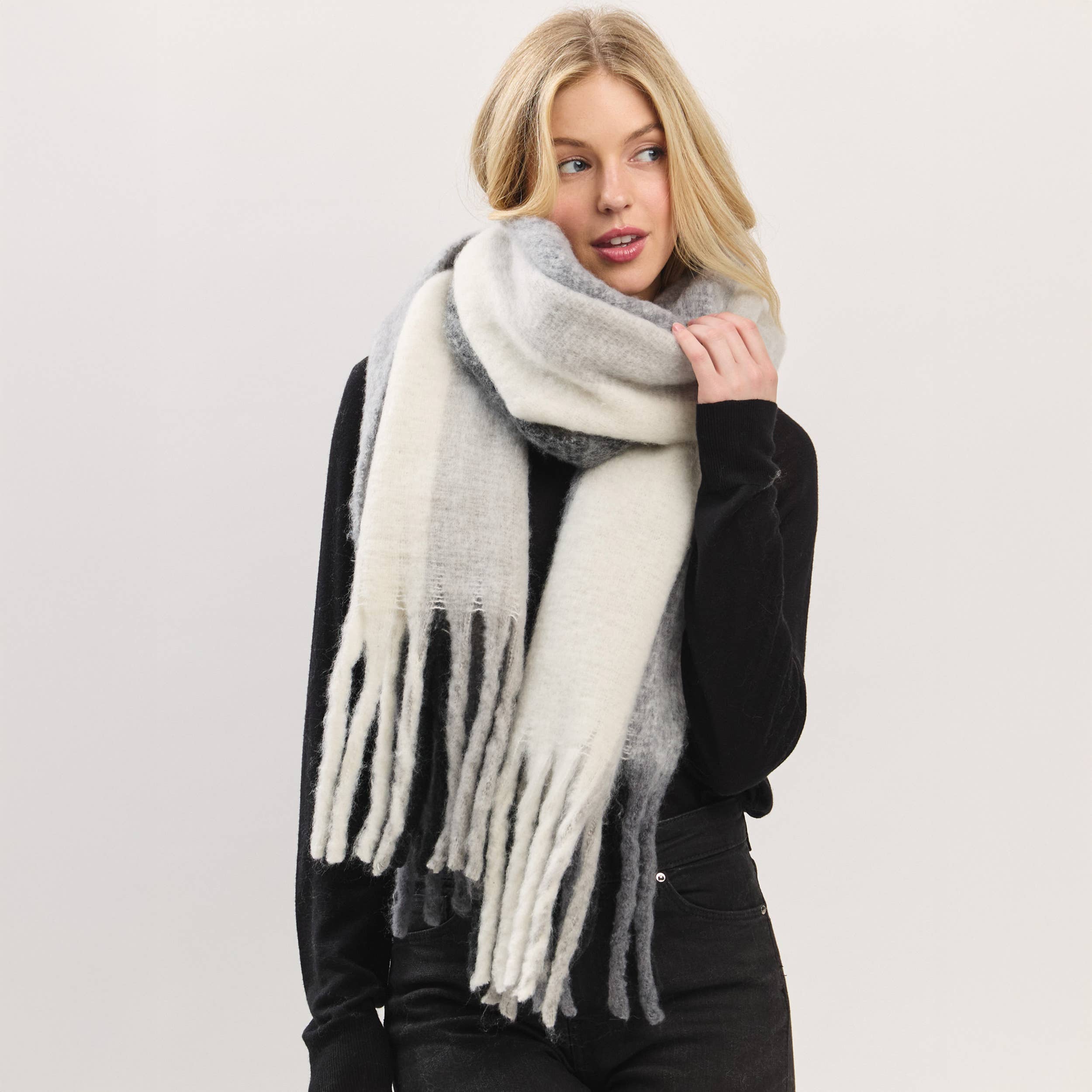 Hana – Cachecol - Mulher por atacado – Cachecol com Franjas de Bloco de Cor Sólida Escovada19