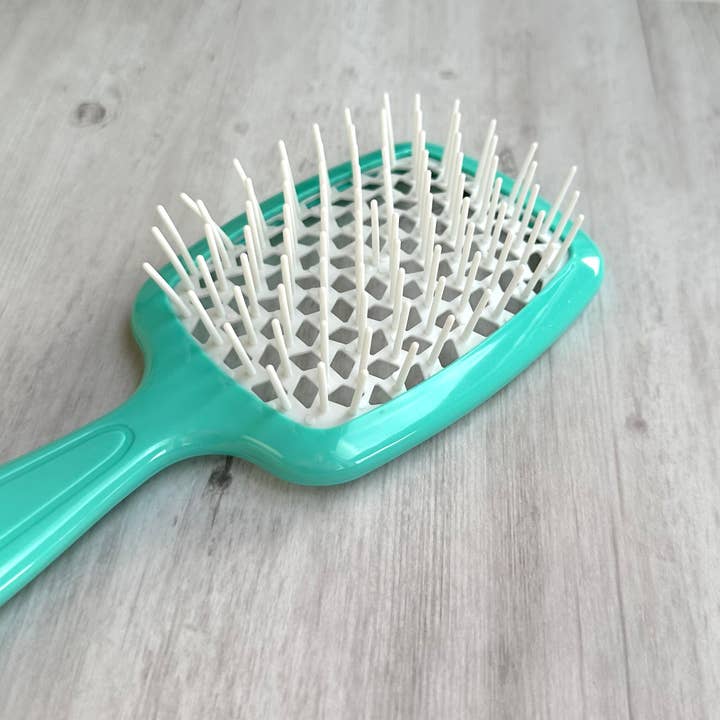 iconic mi - Wholesale Hair Brush/Comb - :Viral Detangling Hair Brush Scalp Massager Aqua White
