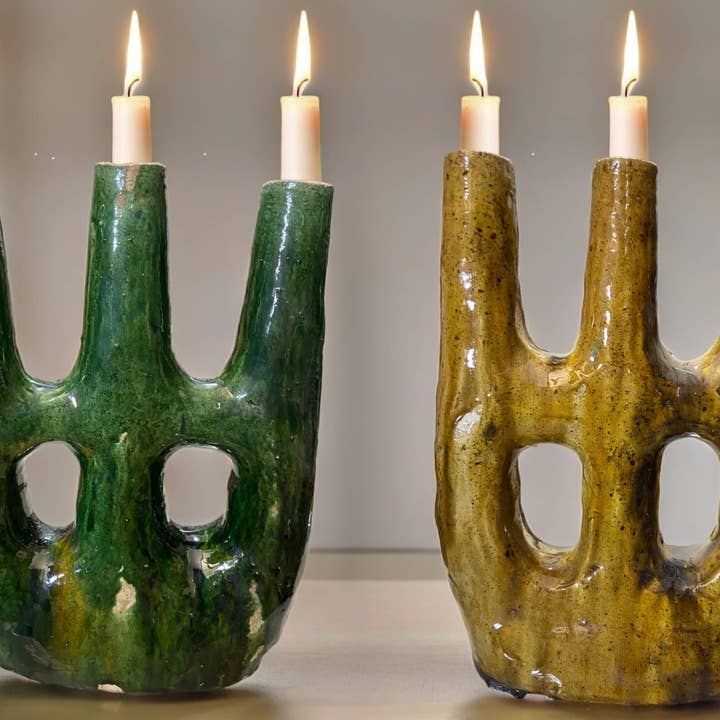 Håndlavet marokkansk Tamegroute abstrakt grøn & okker Picasso skulptur tredobbelt lysestageholder for engroshandel hos Moroccantastics