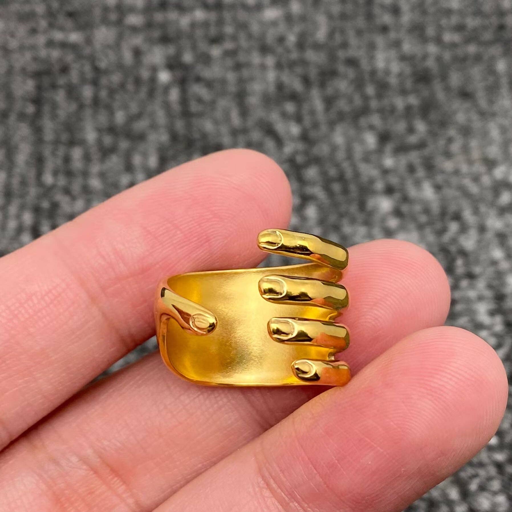 Mio Queena - Wholesale Cocktail/Statement Ring - Creative Palm Design 18K Gold Plated S.Steel Ring - FGS