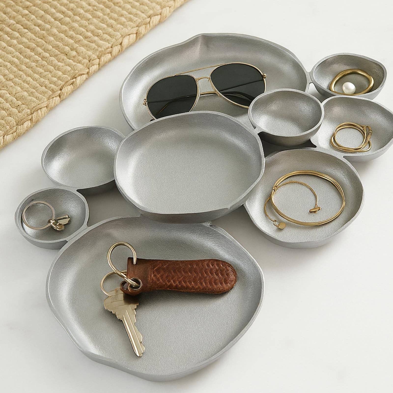 The Wine Savant /  Khen Glassware - Wholesale Decorative Plate/Dish/Bowl - Silver Brass Cluster Bowl – 22" Decorative Snack Tray4