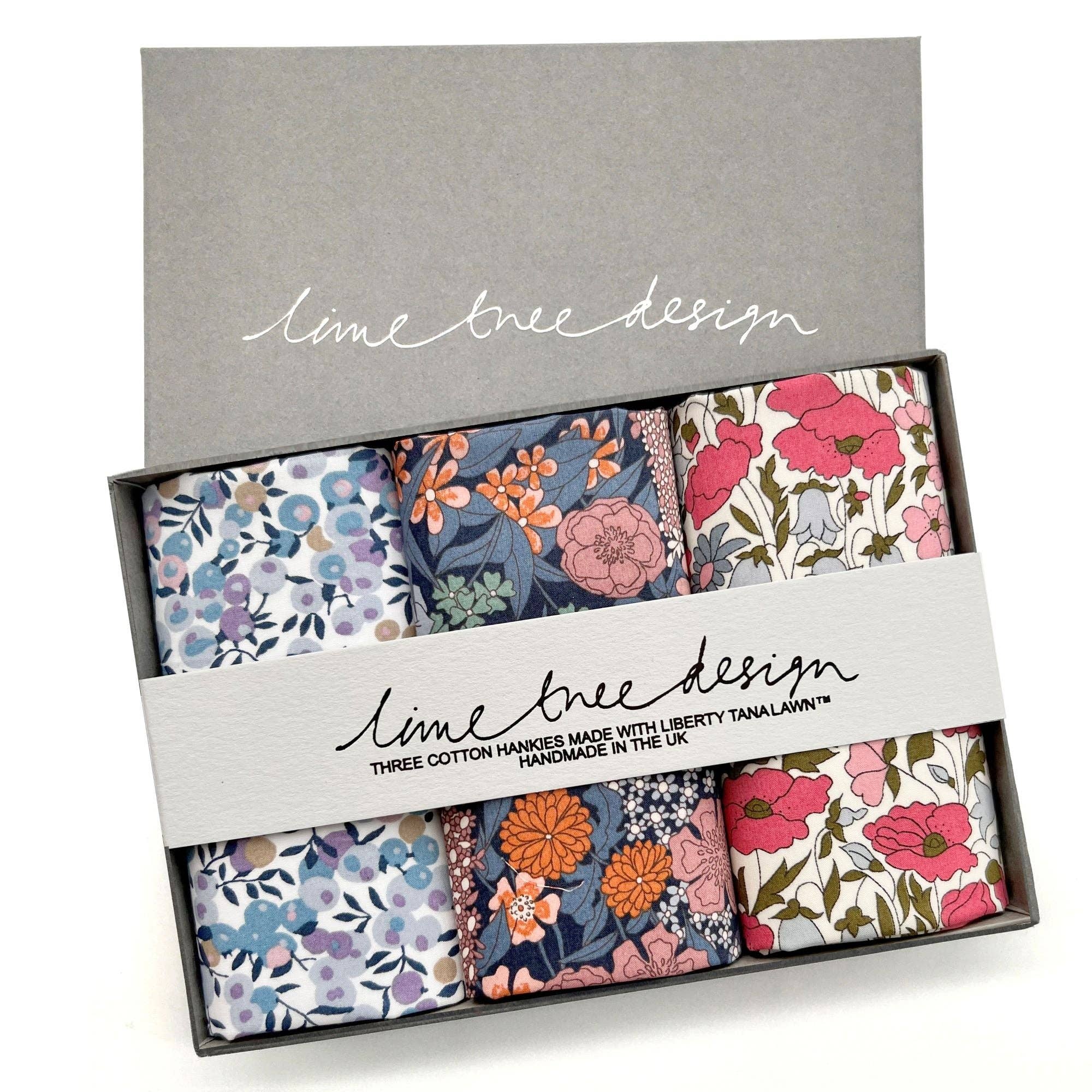 Lime Tree Design - Vendita all'ingrosso Fazzoletto - Donna - 3 fazzoletti realizzati con Liberty Tana Lawn - Lavender Hill Mob0