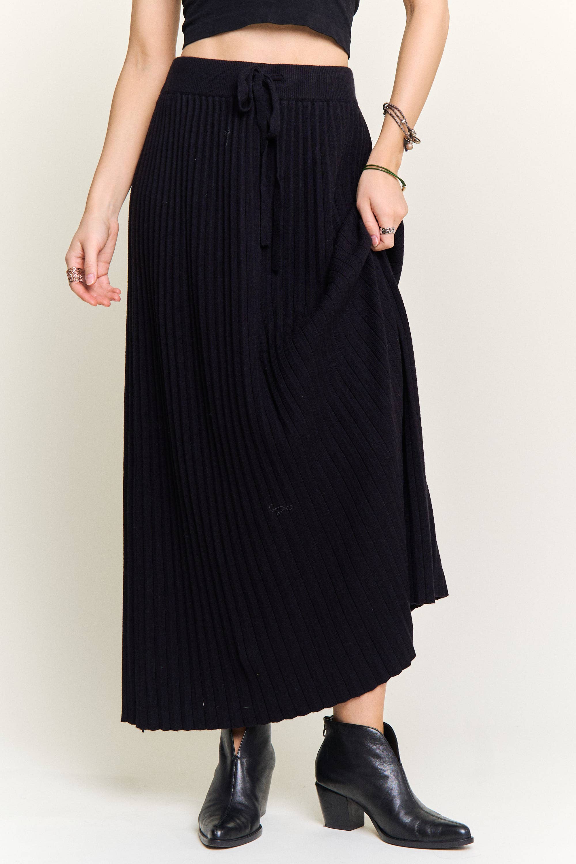 ADORA LA - Wholesale Skirt - Women's - CES4155 -RIBBED KNIT PLEATED MIDI SKIRT19