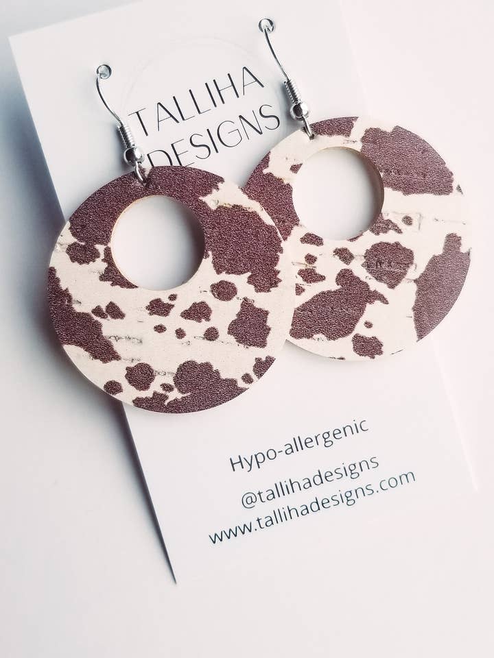Brincos de círculo de cortiça com suporte de couro genuíno ocidental de vaca marrom por atacado de Talliha Designs
