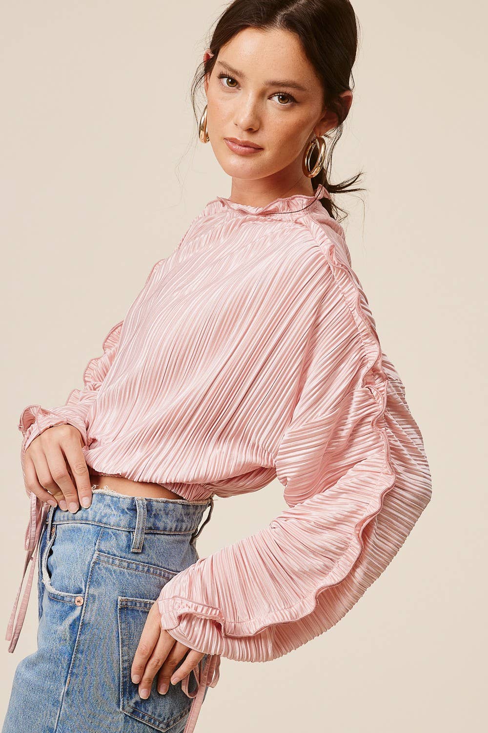 Quartz Rose Blouse à manches longues plissée avec accents à volants en vente sur Faire2