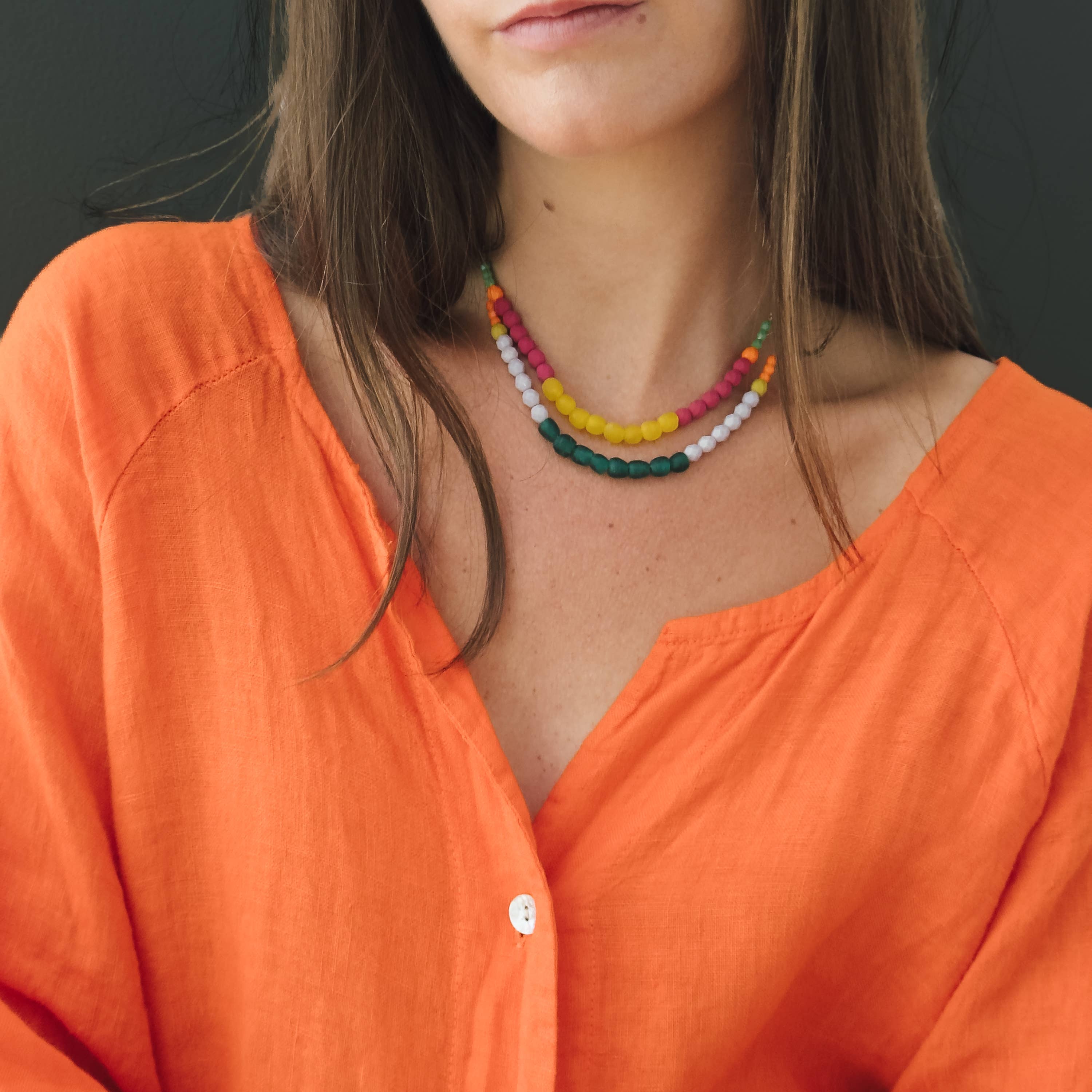 Nest Pretty Things - Vente Collier de perles - Collier multicolore en verre africain recyclé et perles mélangées 11